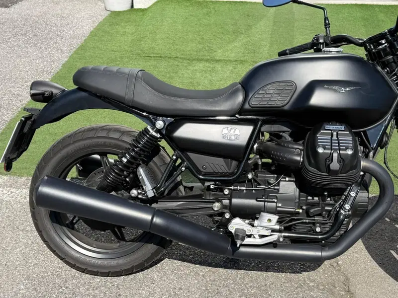 Moto Guzzi V7 Stone (2025 - 26) (13)