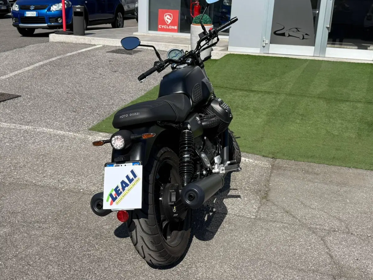 Moto Guzzi V7 Stone (2025 - 26) (14)
