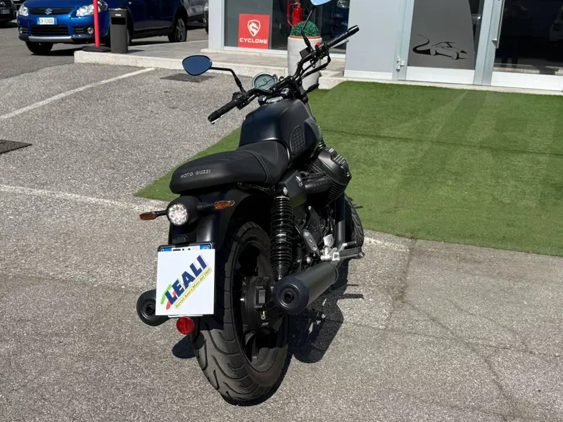 Moto Guzzi V7 Stone (2025 - 26) (14)