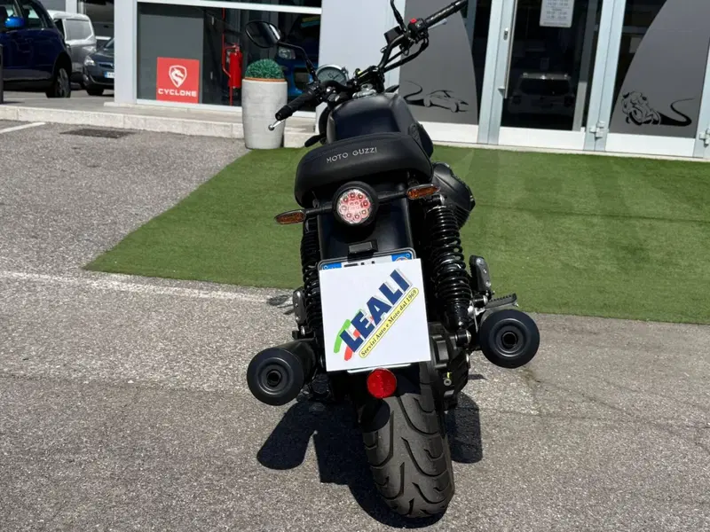 Moto Guzzi V7 Stone (2025 - 26) (15)