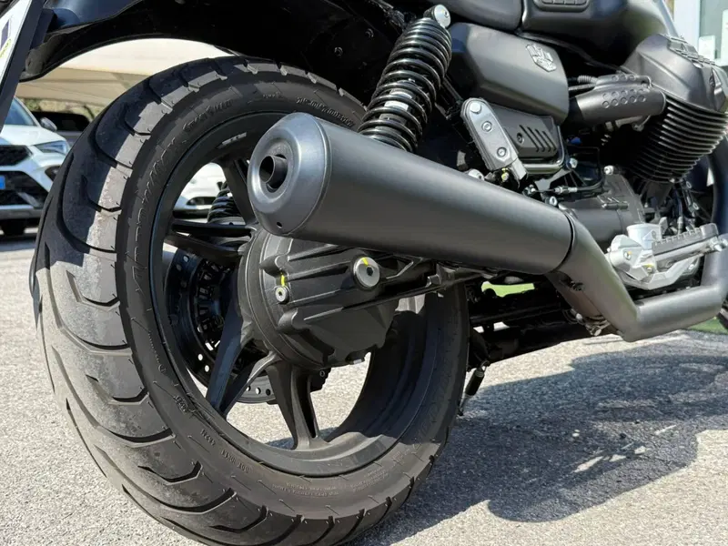 Moto Guzzi V7 Stone (2025 - 26) (16)