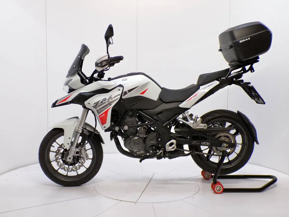 Benelli TRK 251 (2022 - 25) (4)