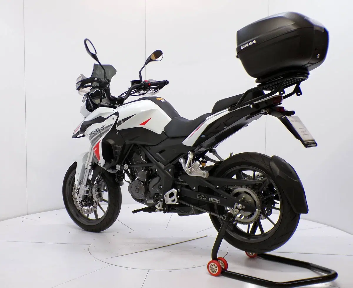 Benelli TRK 251 (2022 - 25) (5)