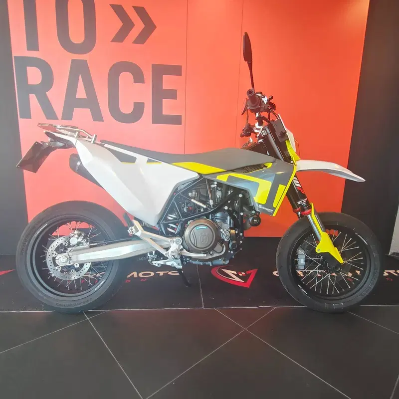 Husqvarna 701 Supermoto (2022)