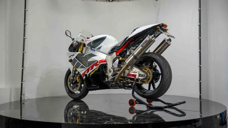 Honda VTR 1000 SP-2 (2002 - 06) (8)