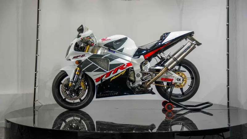 Honda VTR 1000 SP-2 (2002 - 06) (9)