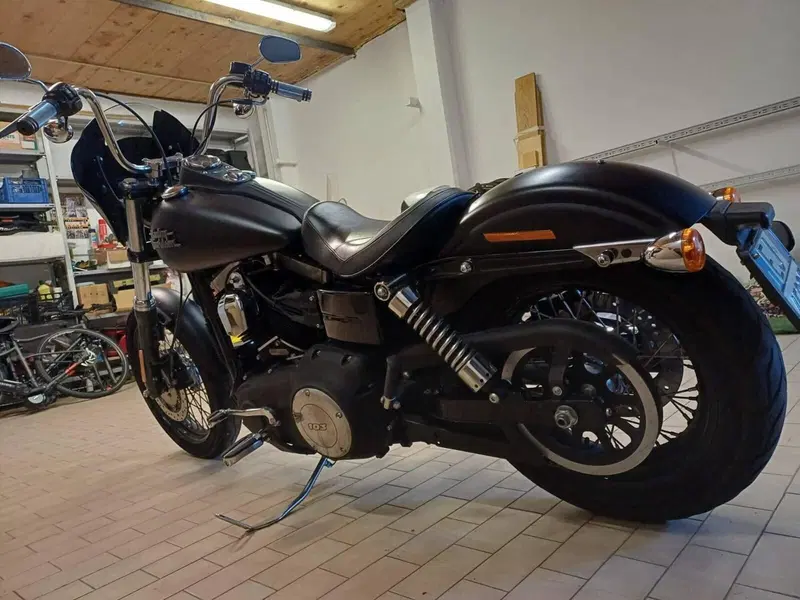Harley-Davidson 1690 Street Bob (2017) - FXDB (4)