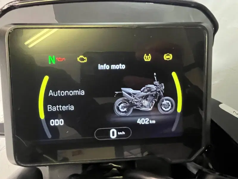 Husqvarna Svartpilen 801 L (2025 - 26) (4)
