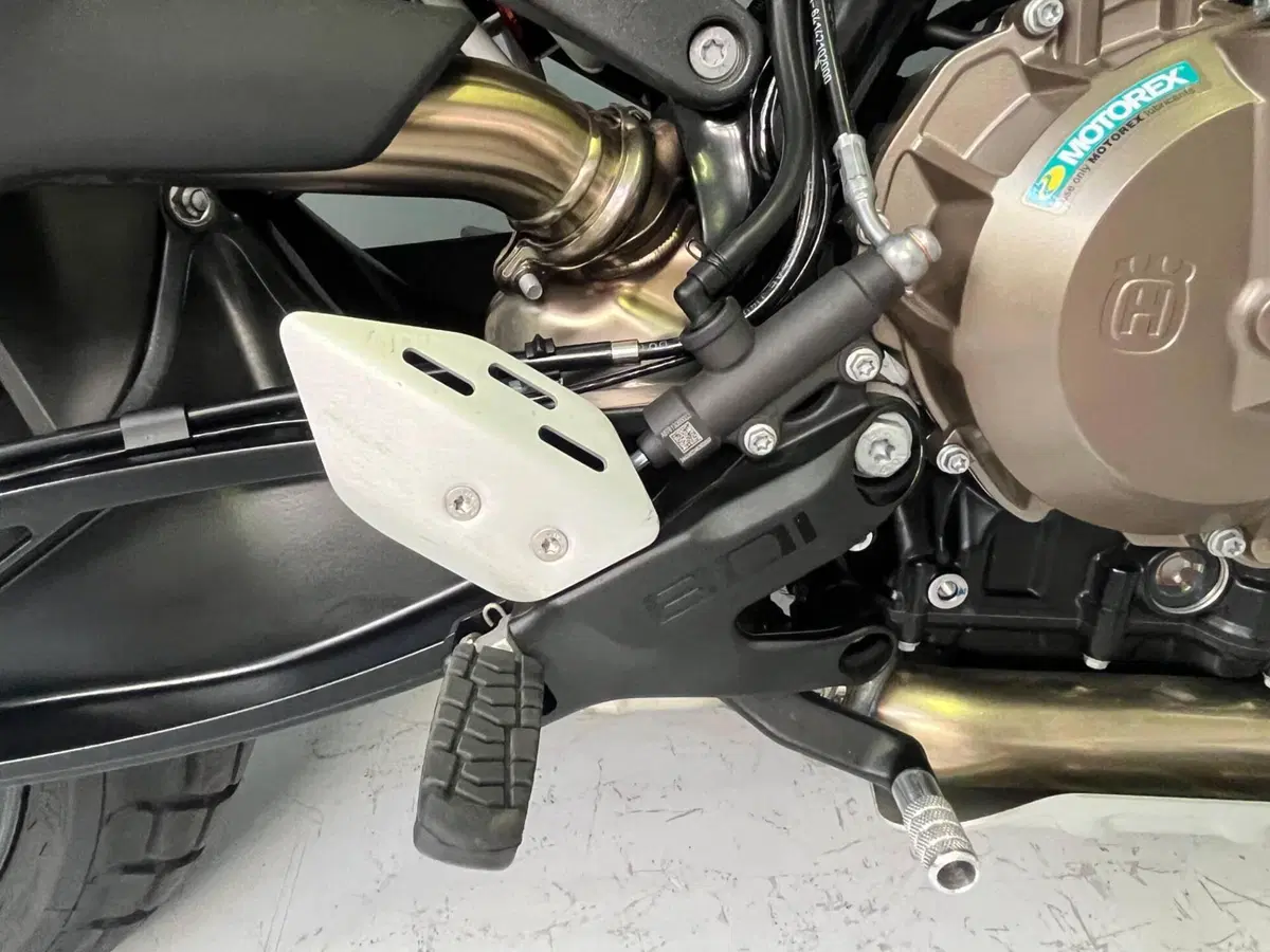 Husqvarna Svartpilen 801 L (2025 - 26) (9)