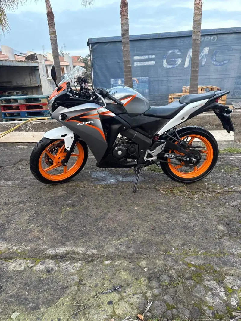 Honda CBR 125 R (2007 - 17) (2)