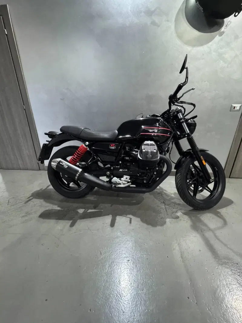 Moto Guzzi V7 Stone Special Edition (2022 - 25)