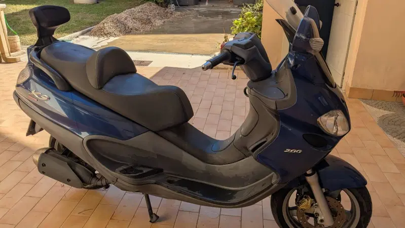 Piaggio x9 200 (2)