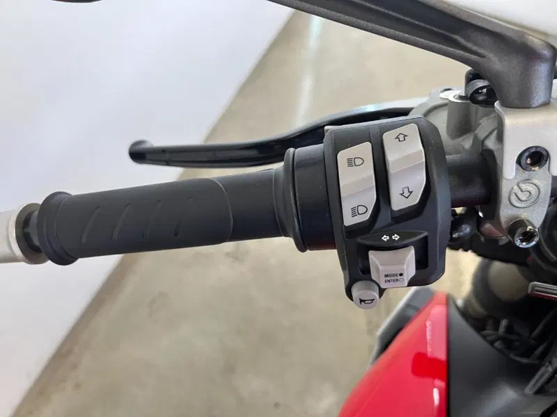 Ducati Streetfighter V2 (2022 - 24) (12)