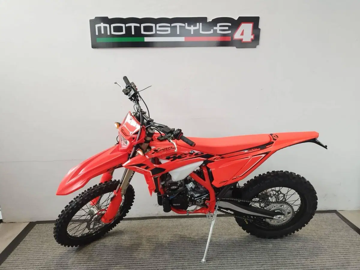 Betamotor RR X-PRO 300 2T Enduro (2026) (2)