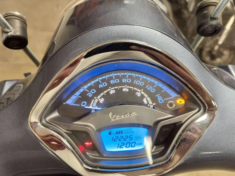 Vespa GTS 300 Hpe (2019) (5)