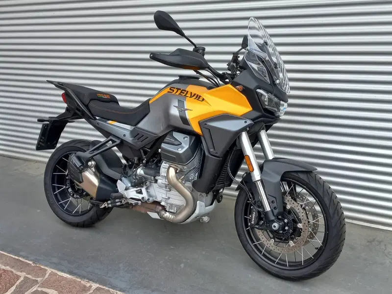 Moto Guzzi Stelvio (2024 - 26) (4)