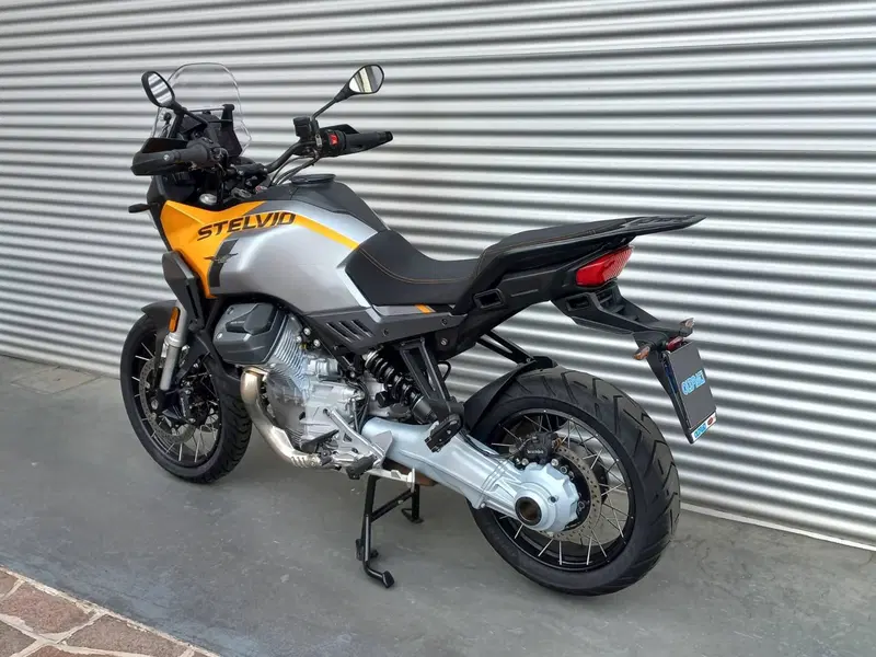 Moto Guzzi Stelvio (2024 - 26) (7)