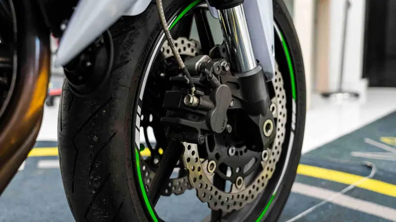 Kawasaki Z 750 (2007 - 14) (19)