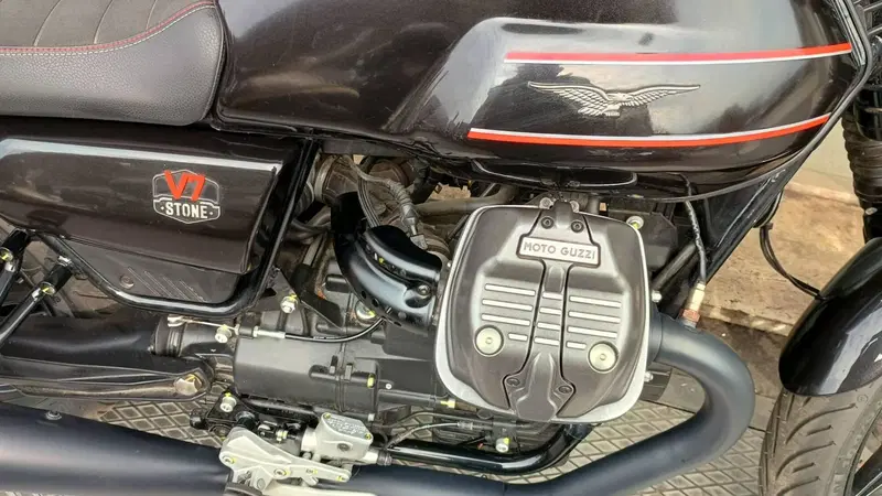 Moto Guzzi V7 Stone (2021 - 24)