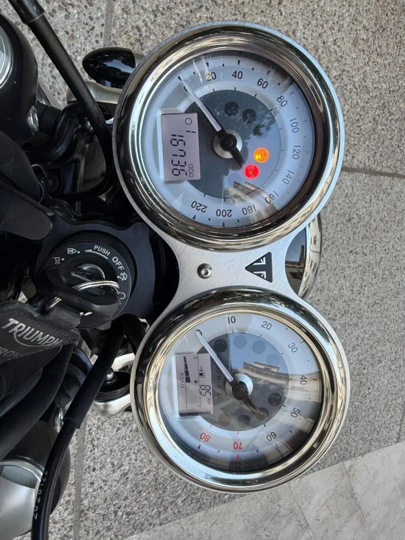 Triumph Thruxton 1200 (2017 - 20) (6)