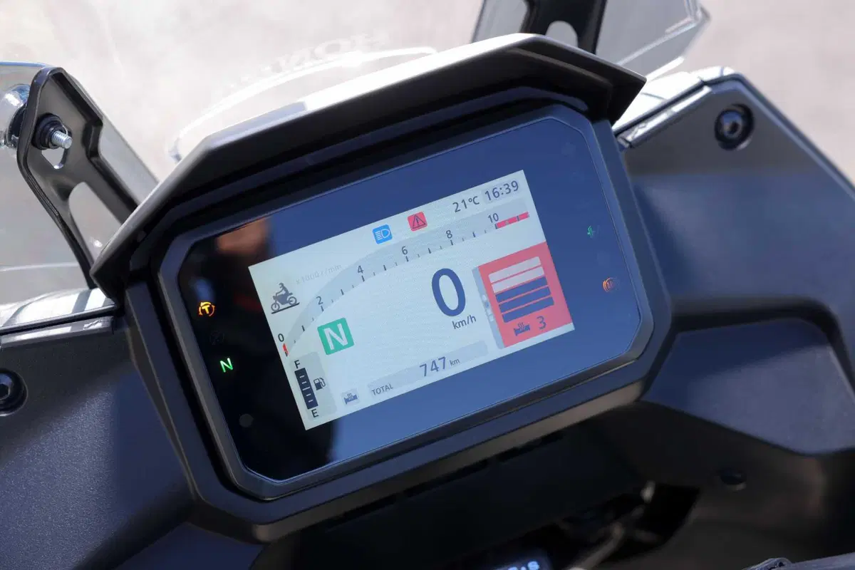 Prova Honda XL750 Transalp 2026: l’E-Clutch cambia la media adventure? [VIDEO] (4)