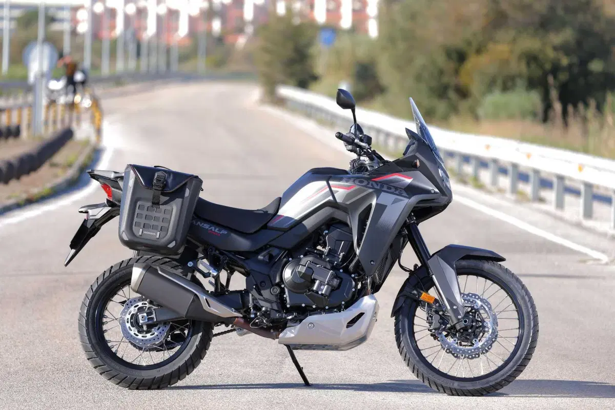 Prova Honda XL750 Transalp 2026: l’E-Clutch cambia la media adventure? [VIDEO] (21)