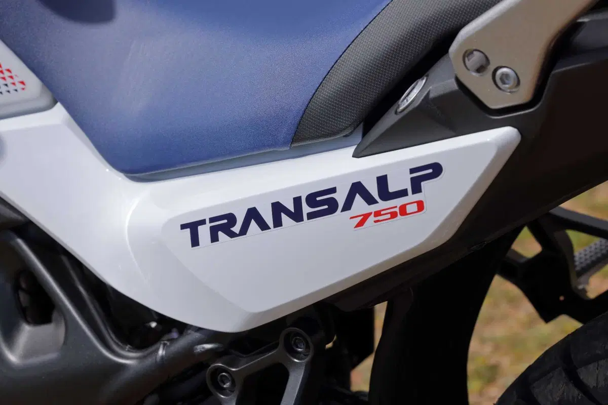 Prova Honda XL750 Transalp 2026: l’E-Clutch cambia la media adventure? [VIDEO] (7)