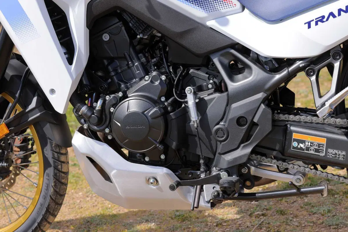 Prova Honda XL750 Transalp 2026: l’E-Clutch cambia la media adventure? [VIDEO] (9)