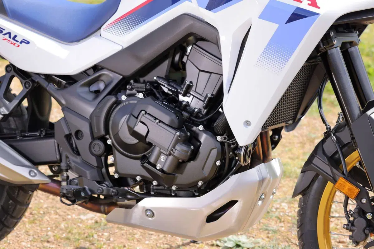 Prova Honda XL750 Transalp 2026: l’E-Clutch cambia la media adventure? [VIDEO] (14)