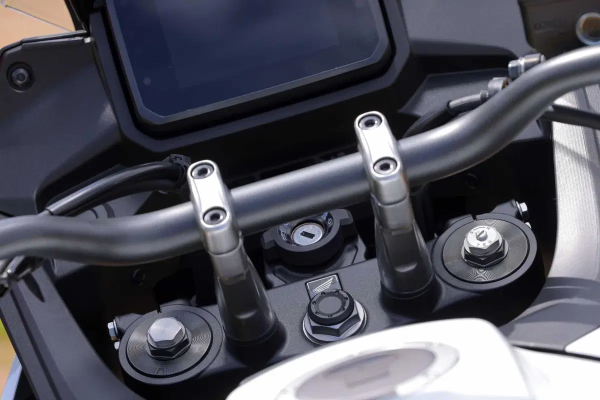 Prova Honda XL750 Transalp 2026: l’E-Clutch cambia la media adventure? [VIDEO] (16)