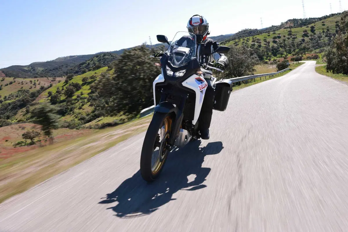 Prova Honda XL750 Transalp 2026: l’E-Clutch cambia la media adventure? [VIDEO] (7)
