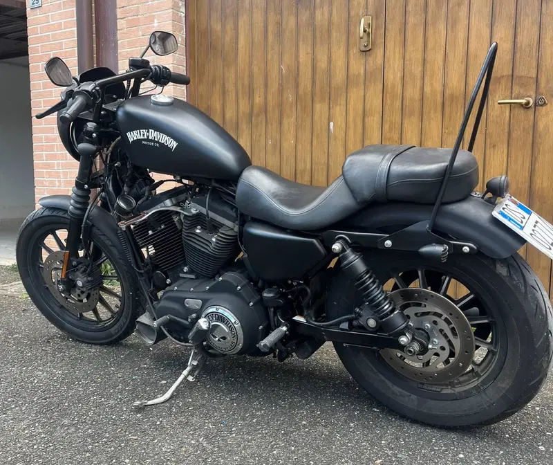 Harley-Davidson 883 Iron (2009 - 11) - XL 883N (3)