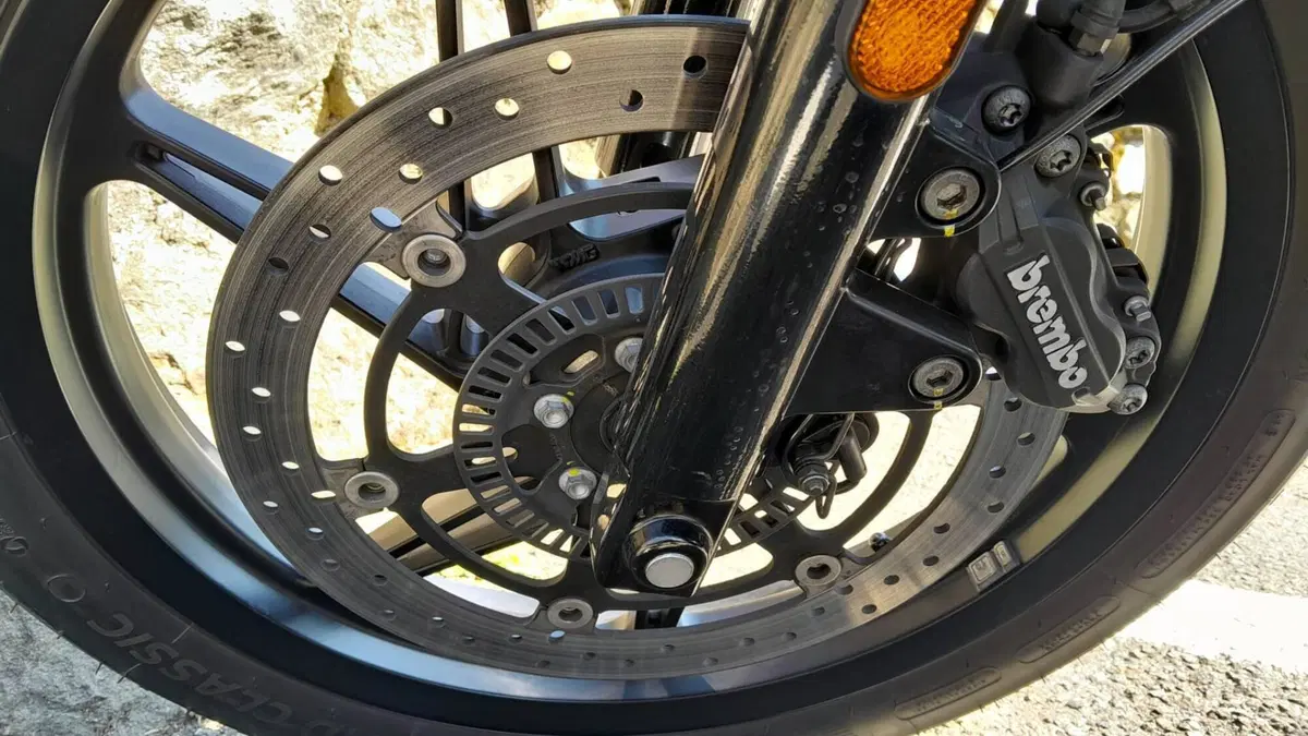 Moto Guzzi V7 Stone Special Edition (2022 - 25) (18)