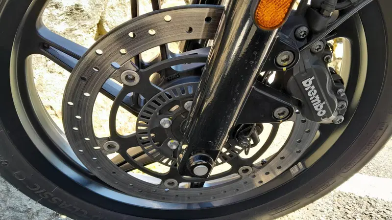 Moto Guzzi V7 Stone Special Edition (2022 - 25) (18)