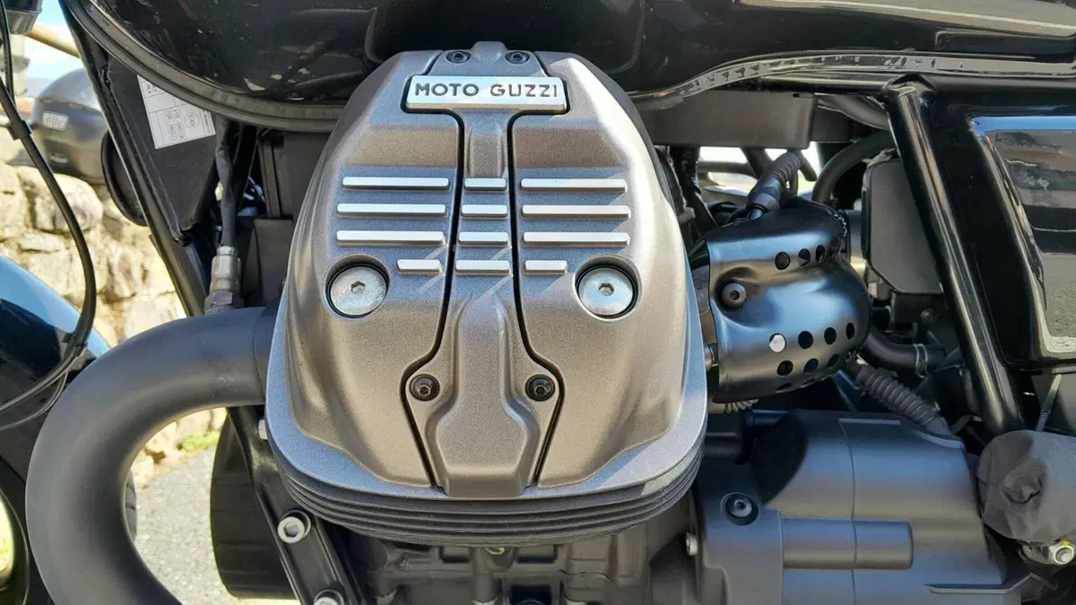 Moto Guzzi V7 Stone Special Edition (2022 - 25) (3)