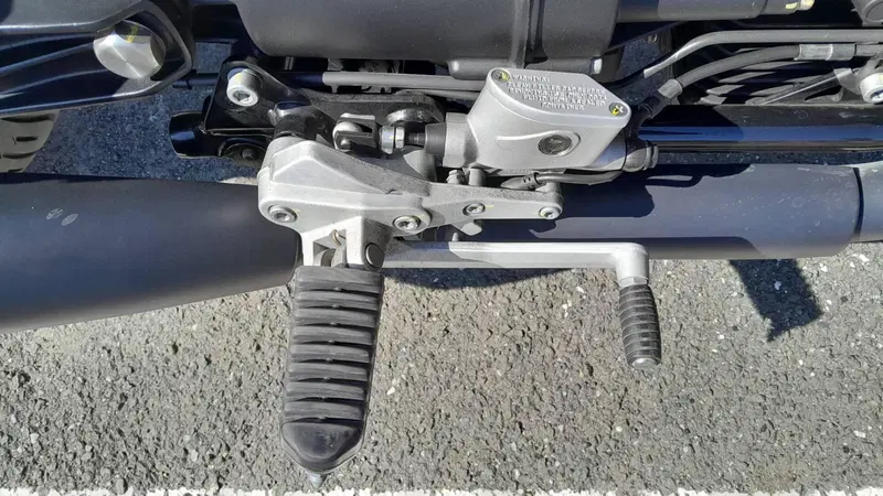 Moto Guzzi V7 Stone Special Edition (2022 - 25) (5)