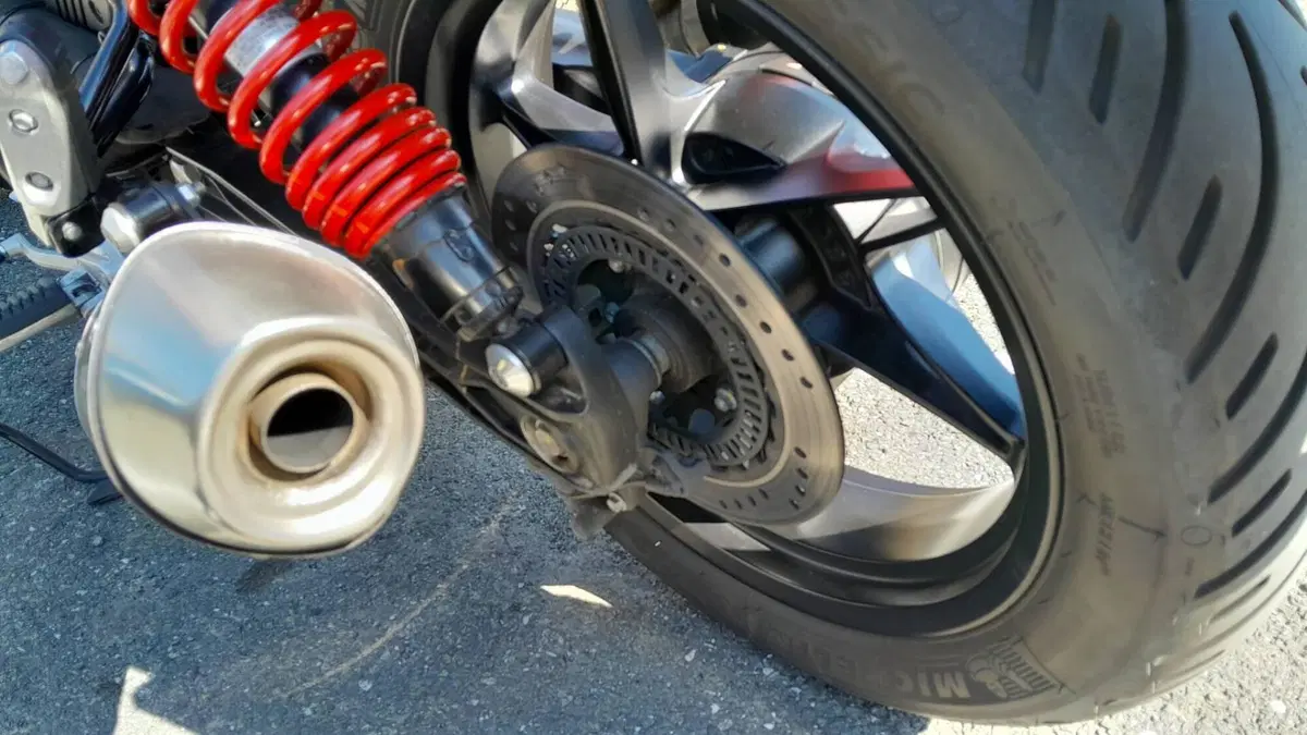 Moto Guzzi V7 Stone Special Edition (2022 - 25) (11)