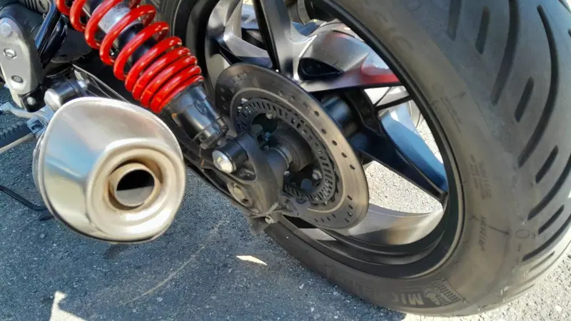 Moto Guzzi V7 Stone Special Edition (2022 - 25) (11)