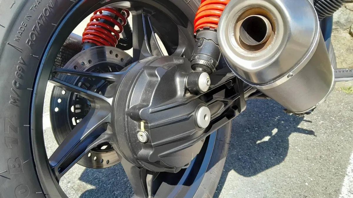 Moto Guzzi V7 Stone Special Edition (2022 - 25) (12)