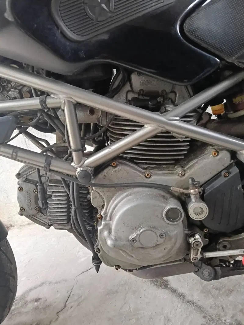 Ducati Monster 600 Dark (1998 - 01) (5)