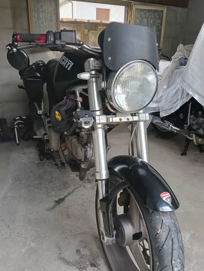 Ducati Monster 600 Dark (1998 - 01) (6)