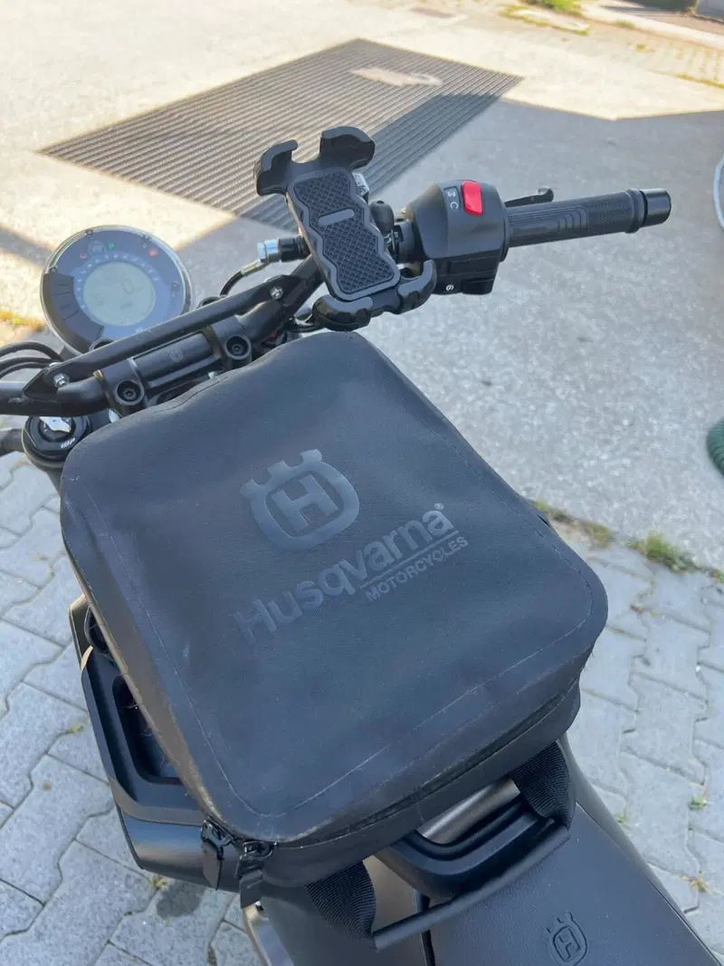 Husqvarna Svartpilen 401 (2021 - 23) (11)