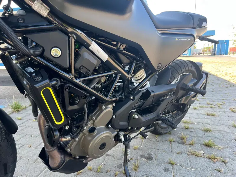 Husqvarna Svartpilen 401 (2021 - 23) (14)