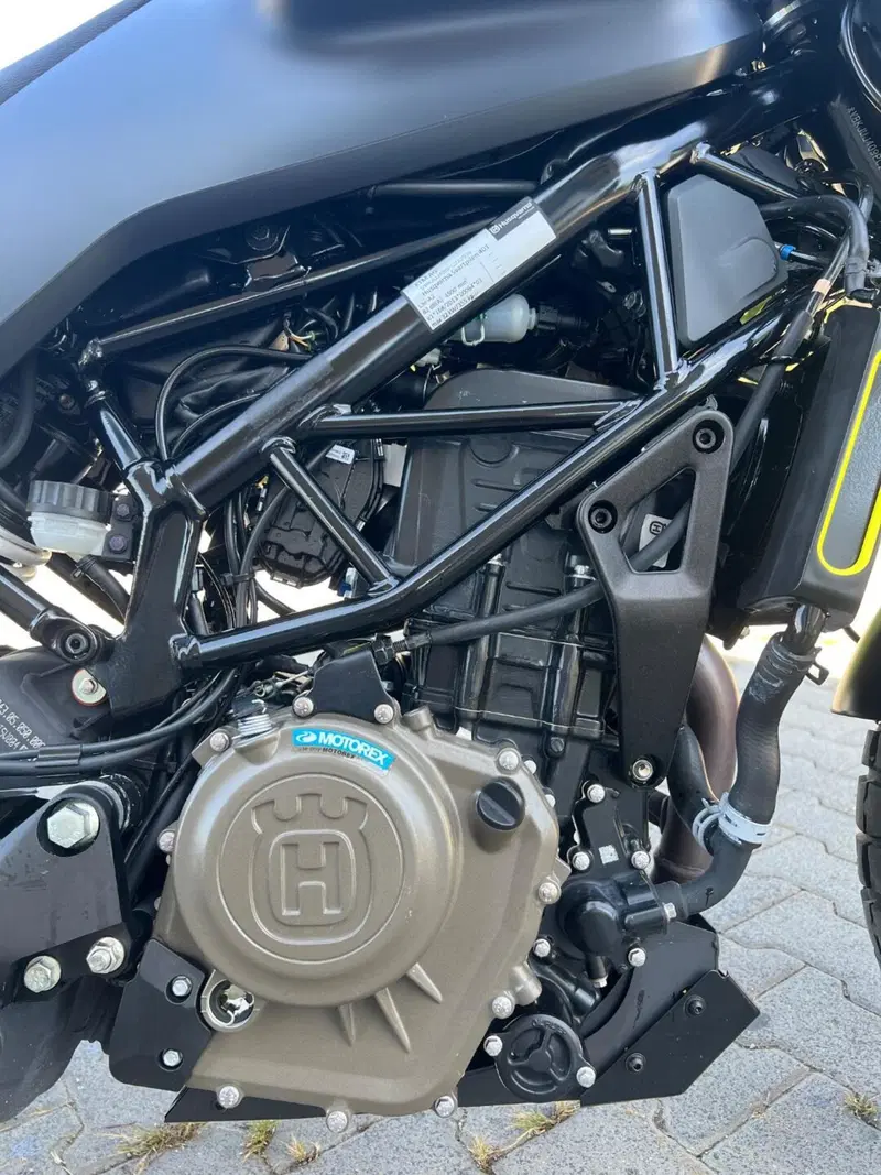 Husqvarna Svartpilen 401 (2021 - 23) (15)