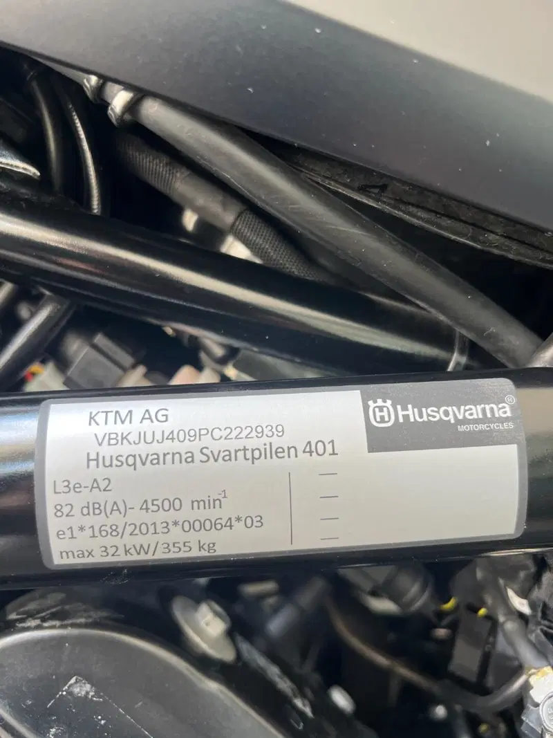 Husqvarna Svartpilen 401 (2021 - 23) (18)