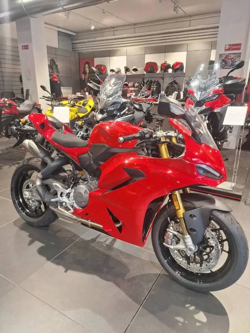 Ducati Panigale V2 S (2025 - 26) (2)