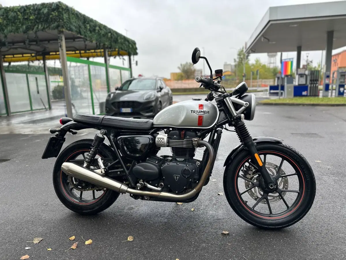 Triumph Street Twin 900 (2016) (2)