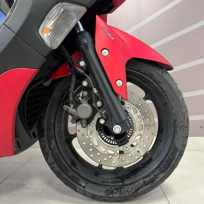 Yamaha N-Max 155 (2022 - 25) (5)