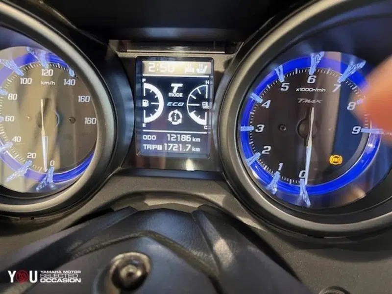 Yamaha T-Max 560 Tech Max (2021) (2)
