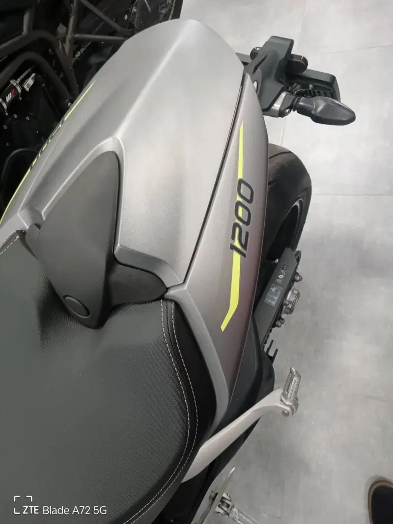 Triumph Speed Triple 1200 RS (2021 - 24) (6)